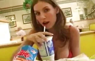 Fiatal ingyen letölthető sexfilm mulatto először próbál egy kamerát, ahogy megy a casting