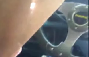 Dominikai tini csaj a barátnője maszturbál a kamera családi szexvideok előtt