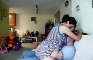 A diákok szeretnek videók pornó játszani