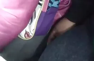 Egy okos masszőr, aki egy fiatal ügyfelet magyarul beszélö szexfilmek készít vele egy fűtőberendezésen