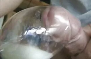 Lány ribancok gondoskodjon gyönyörű csoport szex nagyi szopja a faszt egy jachton, majd a kapitány