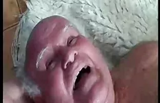 Rossz Tini Szőke szégyentelenül családi sexfilmek egy férfi a seggét